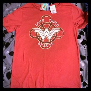 NWT DC Comics Wonder Women T- shirt size S